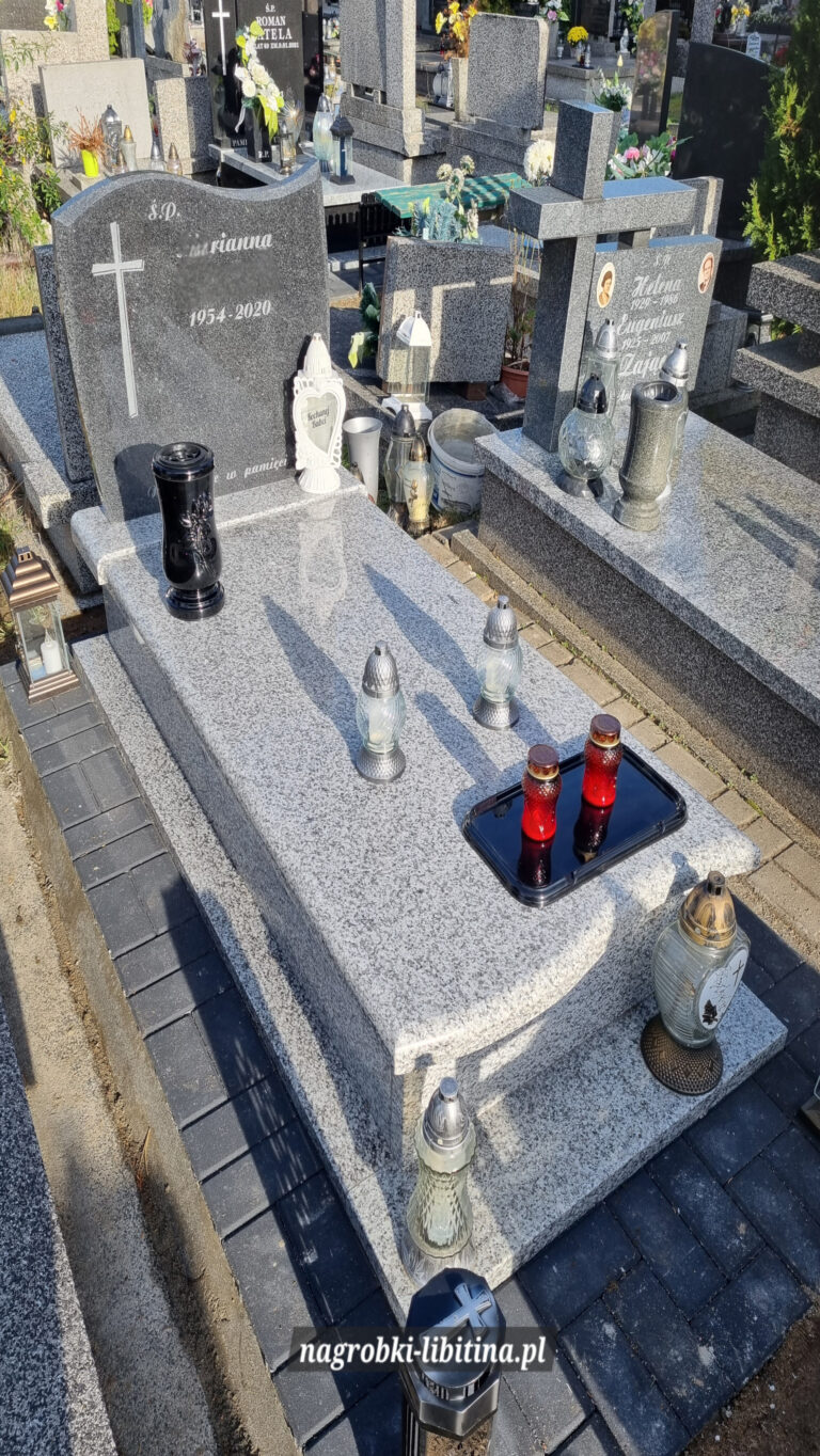 nagrobek granitowy z szarego granitu Bianco z czarną tablicą z Impali